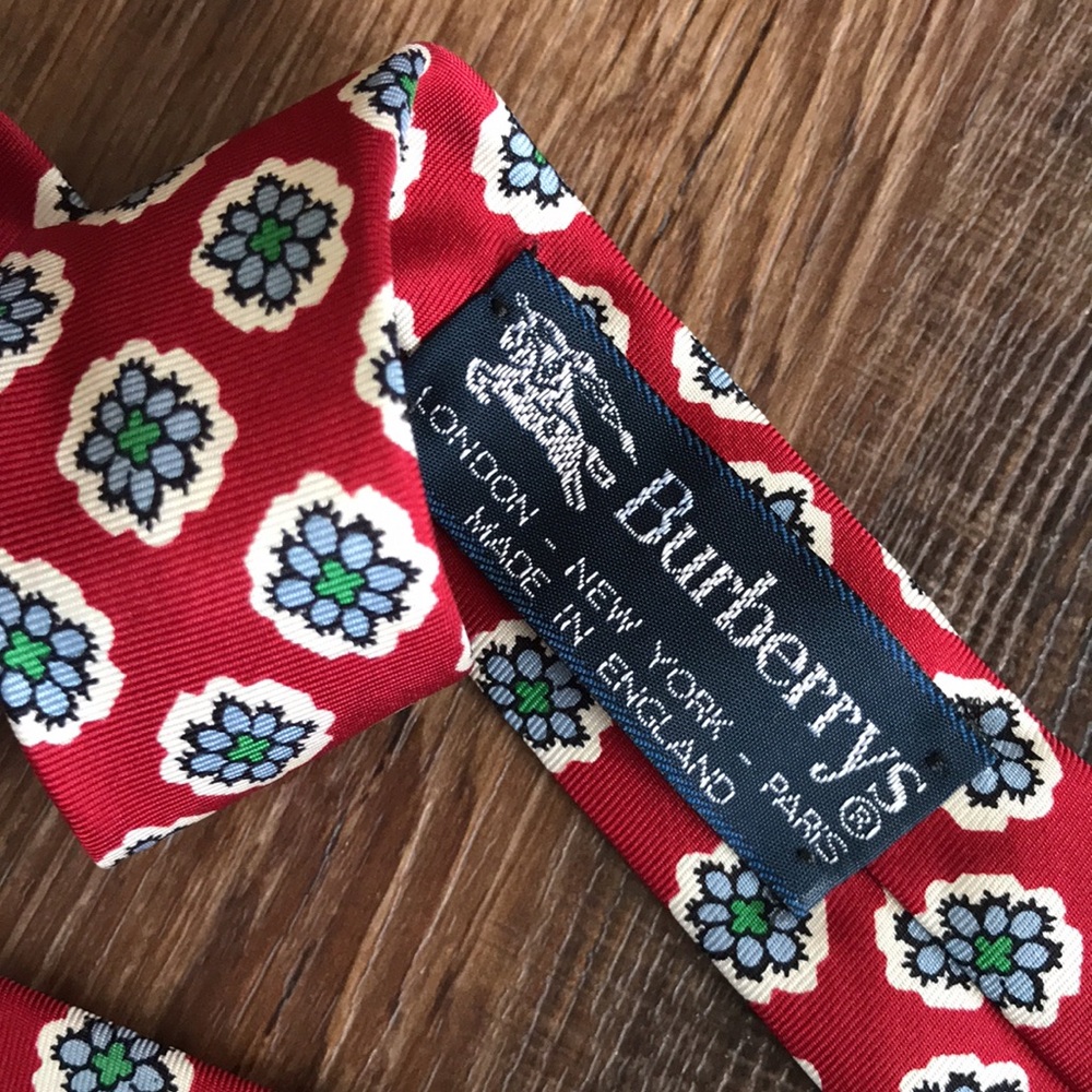 🏇 Burberry Silk Red Patterned Men's Tie - Picture 2 of 8
